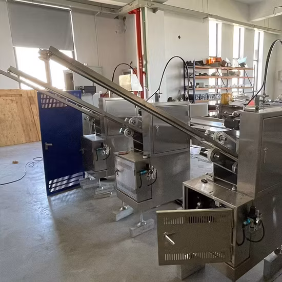 Automatische Verpackungsmaschine für Servietten, Löffel, Gabel, Messer, Plastikbesteck, Seidenpapier